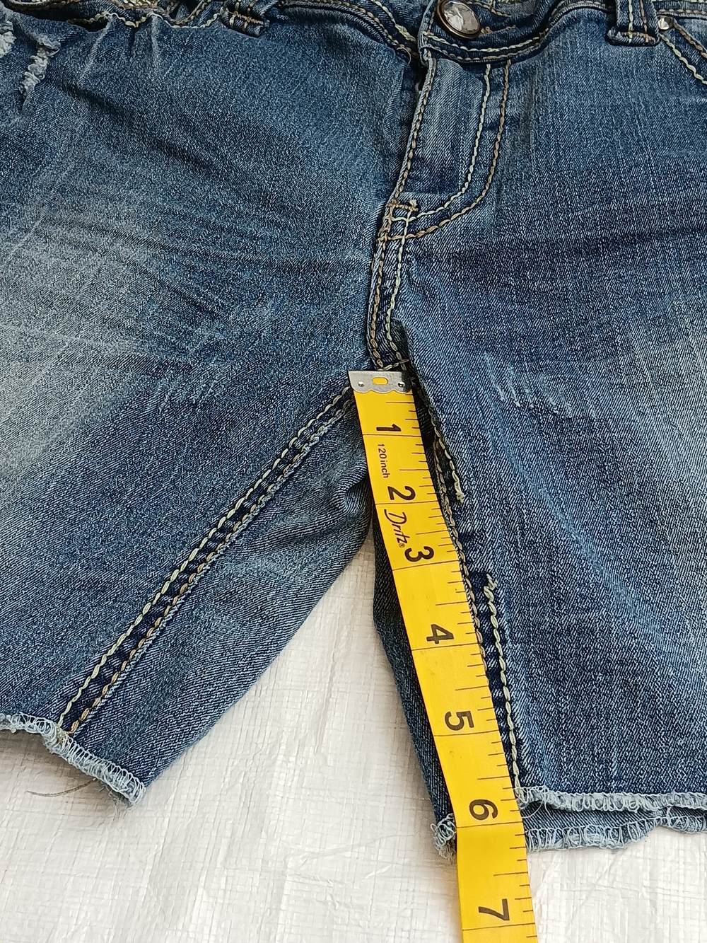Red Rivet Red-Accented Denim Label Detail - Picture 4 of 13